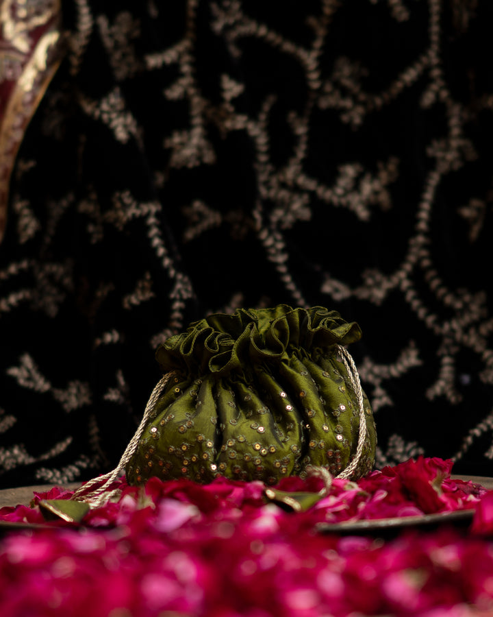 Ismat Phool Potli